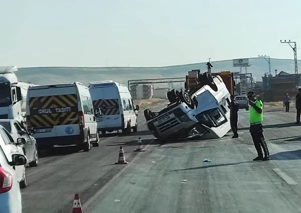 Batman'da tekstil işçilerini taşıyan minibüs ile otomobil çarpıştı: 17 yaralı-1