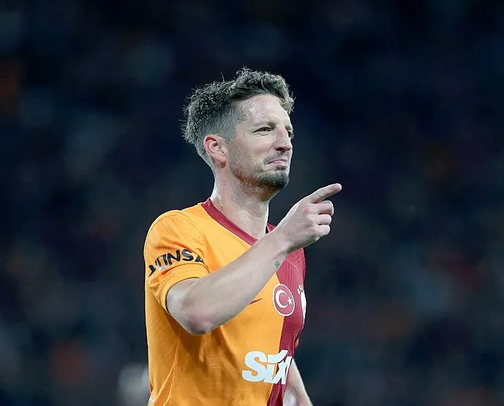 Mertens ile 1 yıl daha