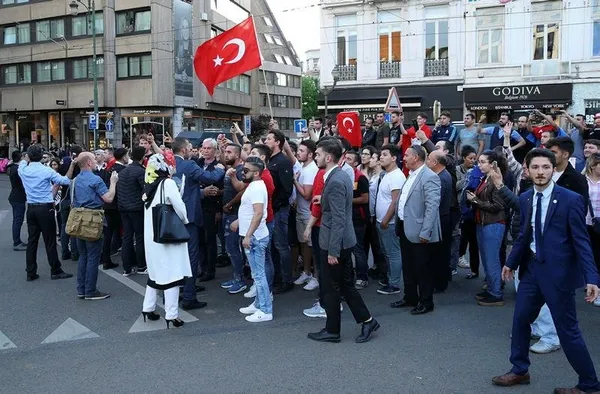 Brüksel'de Erdoğan'a sevgi gösterisi-7