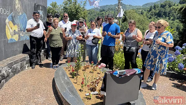 Kazım Koyuncu vefatının 20. yılında mezarı başında anıldı! Eserleri hep bir ağızdan seslendirildi - 3