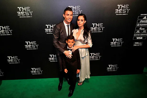 Cristiano Ronaldo hamile sevgilisini aldattı-11