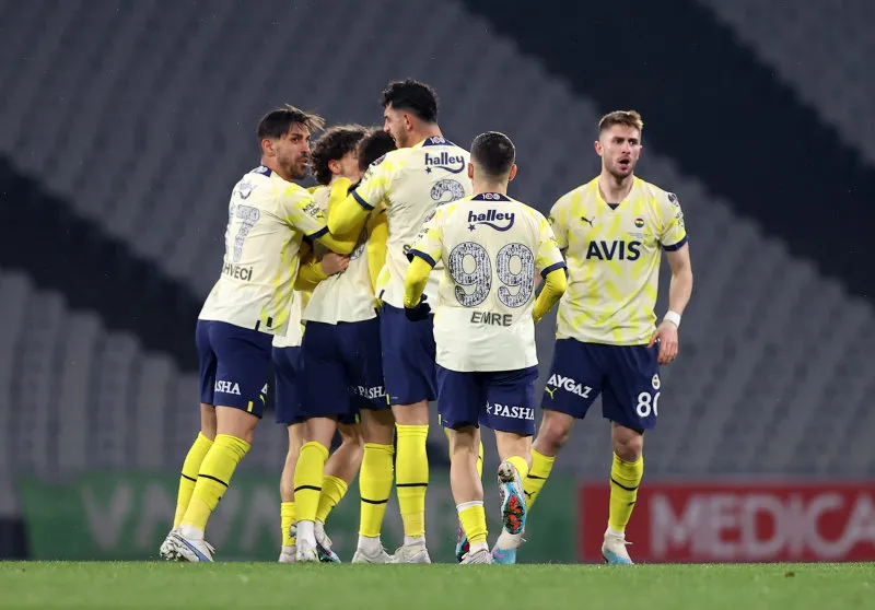 Fenerbahçe sil baştan! 14 isimle yollar ayrılıyor - 5