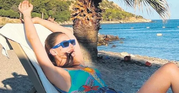 Fahriye Evcen yeni tatil kareleri ile mest etti! Sosyal medyayı salladı