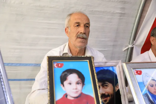 diyarbakir-anneleri-evlat-nobetini-kararlilikla-surduruyor-hdp-ve-pkk-sizi-kandirdi-oglum-1629122317024.jpg