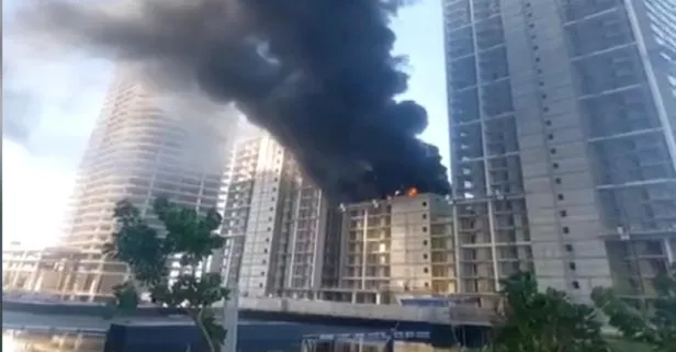 Ankara Büyükşehir Belediyesi binasının yanındaki sitenin inşaatında yangın çıktı