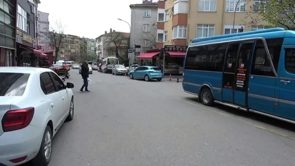 1649852226391.jpg Sürücü rahatsızlandı! Kontrolden çıkan araç minibüs ve cipe çarptı! Yer: Ümraniye-1