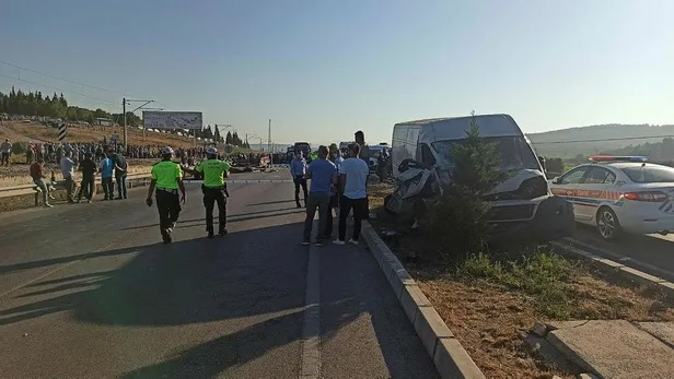 son-dakika-manisada-feci-kaza-panelvan-traktore-carpti-2-olu-11-yarali-1598506379972.jpeg Manisa'nın Saruhan ilçesinde feci kaza! Panelvan traktöre çarptı: 3 ölü, 10 yaralı-4