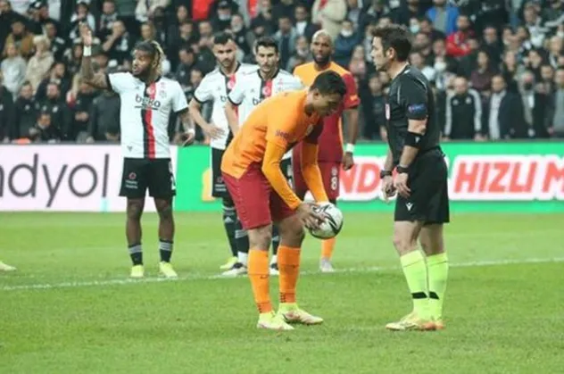 Beşiktaş-Galatasaray derbisinde penaltı kaçıran Mostafa Mohamed: Amatörce bir harekette bulundum