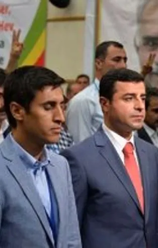 SON DAKİKA! Selahattin Demirtaş'ın sağ kolu Kamuran Yüksek ve eski HDP'li vekil Nadir Yıldırım kırmızı listede
