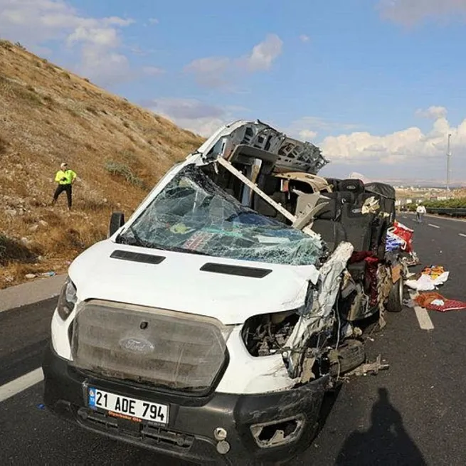 TAG Otoyolunda feci kaza! Minibüs kazasında 5 kişi öldü