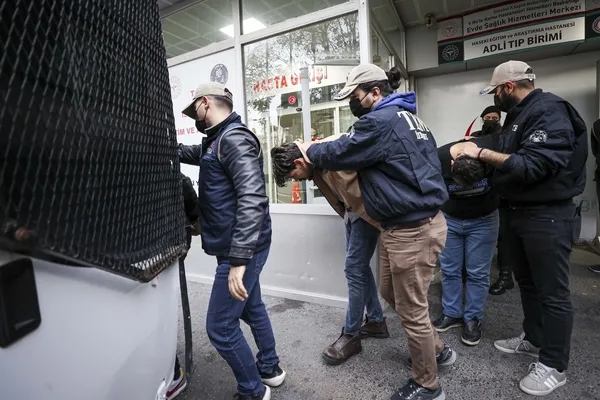 taksimdeki-kanli-saldiri-cevapsiz-cagri-detayi-terorist-ahlam-albashir-amcami-iki-kez-aradi-1669019187571.jpg Taksim'deki kanlı saldırı! Cevapsız çağrı detayı: Terörist Ahlam Albashir, 'Amcam'ı iki kez aradı-8