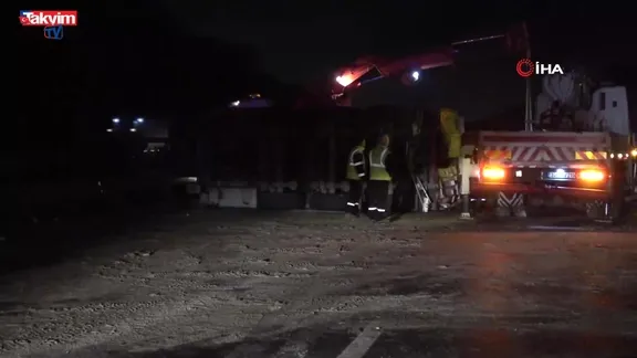 Kuzey Marmara Otoyolu'nda tır kazası: Dorse devrildi, 1 yaralı