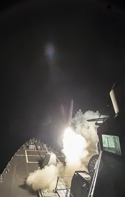 ABD Suriye'yi füzelerle vurdu!