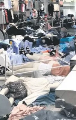 Irkçı H&M’ye saldırdılar