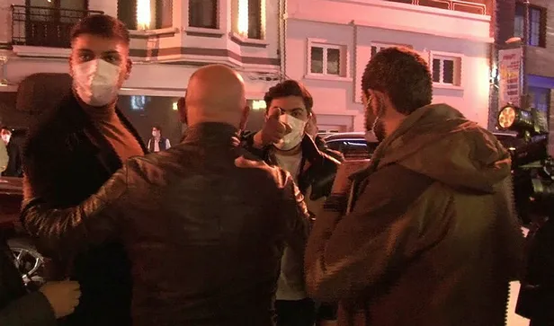1615708508451.jpg İstanbul'da 80 kişilik kaçak partiye baskın! Rekor ceza aldılar, gazetecilere saldırdılar...-4