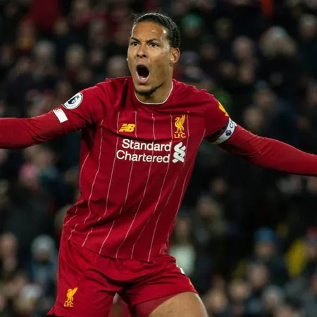 Virgil van Dijk 2 sezon daha Liverpool’da