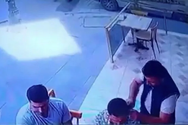Esenyurt'ta dehşet anları! Husumetlisinin kulağını kesti! O anlar saniye saniye kaydedildi