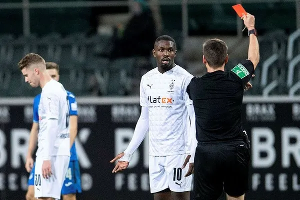 Almanya Bundesliga’da geceye 'tükürük' skandalı damga vurdu! Cezası ağır olacak-2