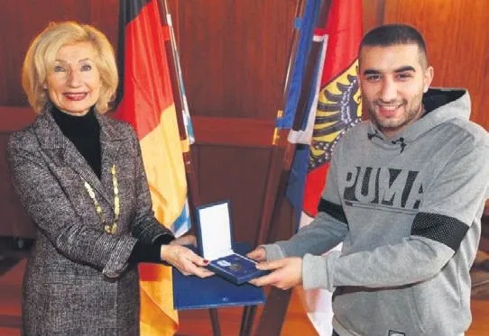 Almanya'nın Nürnberg şehrinde Baran Kızılay ve Furkan Karayel kahraman ilan edildi-2