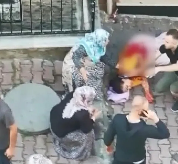 esenyurtta-annesini-bicaklayan-kiz-tutuklandi-o-anlar-kamerada-1655201842736.jpg Esenyurt'ta annesini bıçaklayan kız tutuklandı! O anlar kamerada-5