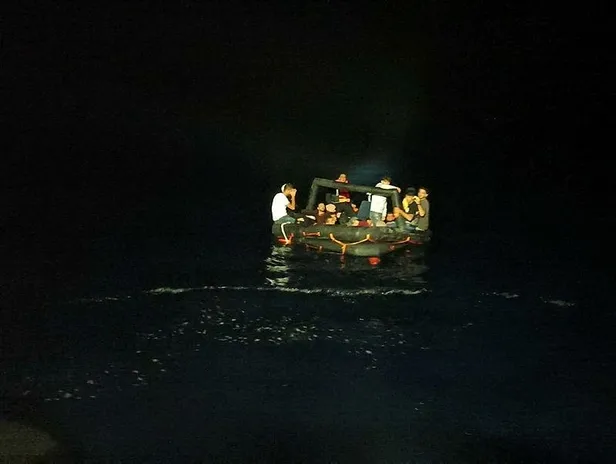 yunanistan-tarafindan-turk-kara-sularina-itilen-114-duzensiz-gocmen-kurtarildi-66-gocmen-de-yakalandi-1663695301123.jpeg Yunanistan tarafından Türk kara sularına itilen 114 düzensiz göçmen kurtarıldı, 66 göçmen de yakalandı-4