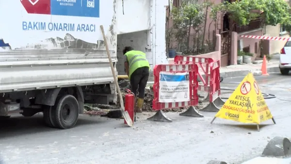 istanbul-kucukcekmecede-iski-ekipleri-sokakta-kazi-yaparken-dogal-gaz-borusunu-patlatti-1630661748388.jpg İstanbul Küçükçekmece'de İSKİ ekipleri sokakta kazı yaparken doğal gaz borusunu patlattı-4