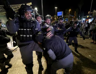 Dünya basını katil İsrail’in safını seçip Filistinlileri suçladı!