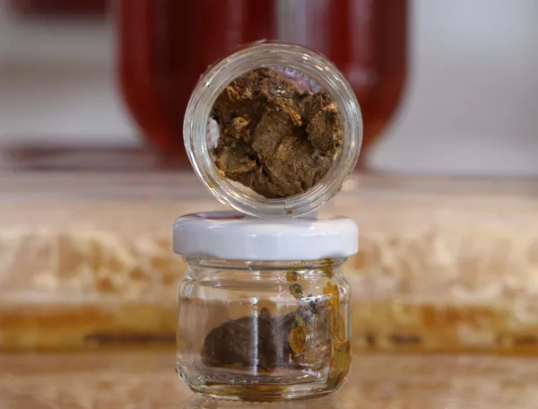 koronavirus-salgini-sonrasi-satislar-patladi-ne-kolonya-ne-maske-herkes-onun-pesinde-1584435421626.jpg Koronavirüs salgını sonrası satışlar patladı! Ne kolonya ne maske, herkes onun peşinde-3