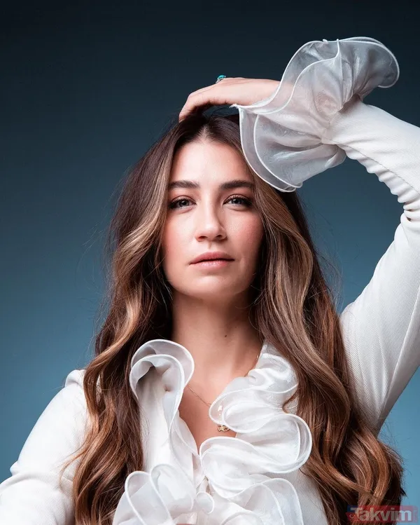 İçimizdeki Ateş'in Tülin'i Ceren Benderlioğlu’ndan bikinili paylaşım! Şezlong paylaşımı ortalığı salladı! EDHO’nun Ömür’üydü... - 2