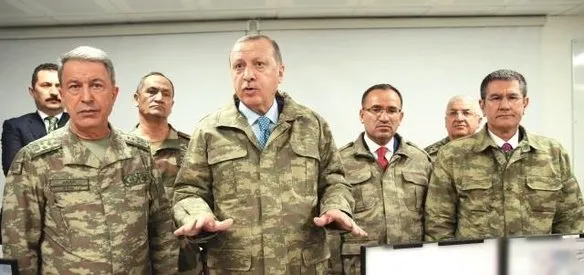 Cumhurbaşkanı Recep Tayyip Erdoğan, Zeytin Dalı Harekatı'nın altıncı gününde Hatay'daki Harekat Merkezi'ni ziyaret etti. Erdoğan burada, 2.Ordu Komutanı Korgeneral İsmail Metin Temel ve diğer askeri yetkililerden harekat hakkında bilgi aldı.