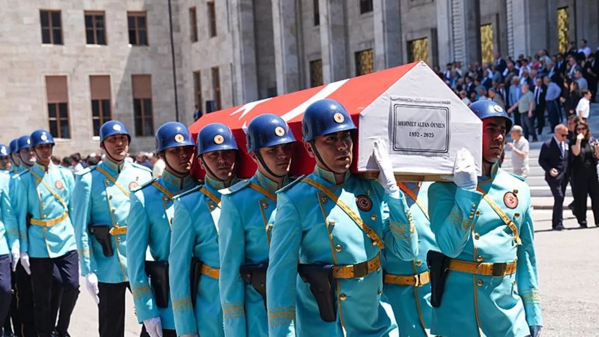 Eski CHP Genel Başkanı Altan Öymen için Meclis'te cenaze töreni düzenlendi