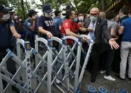 CHP Milletvekili Mahmut Tanaldan baro provokasyonu! Barikatları yıkıp polisin üzerine yürüdü!