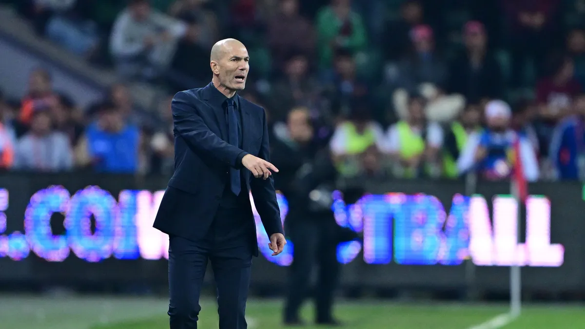 Zinedine Zidane Türkiye'de sadece Takvim'e konuştu: 3'lü savunmaya şaşırmadık