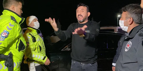 sarhos-surucu-297-promil-alkolle-cakarli-arac-kullanirken-yakalandi-ben-ozel-kuvvetlerden-tolga-aslan-1641449748977.jpg Sarhoş sürücü 2.97 promil alkolle çakarlı araç kullanırken yakalandı: Ben özel kuvvetlerden Tolga Aslan-8