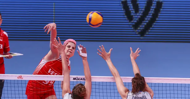 SON DAKİKA: A Milli Kadın Voleybol Takımı net zaferle başladı! Milletler Ligi ilk maçında İtalya'yı 3-0 yendi