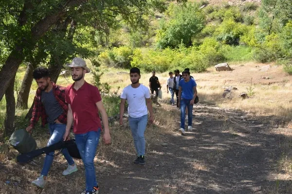 sirnak-beytussebapta-terorden-temizlenen-daglarda-gencler-kamp-yapti-1622442263275.jpg Şırnak Beytüşşebap'ta terörden temizlenen dağlarda gençler kamp yaptı-9