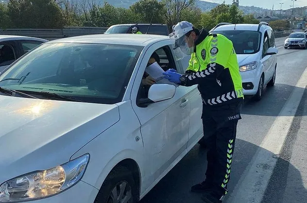 Son dakika: 15 Temmuz Şehitler Köprüsü'nde "sokağa çıkma kısıtlaması" denetimleri sürüyor