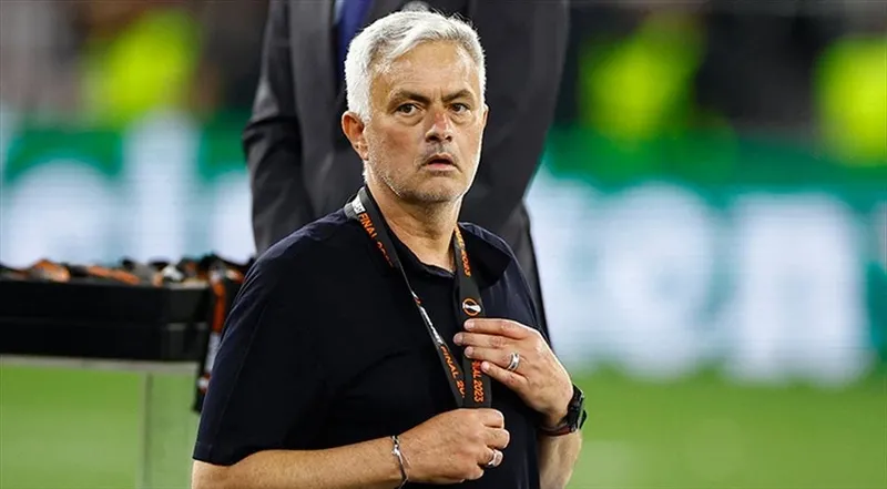 jose-mourinho-dev-derbide-galatasaraya-surpriz-yapabilir-o-isim-11de-olursa-szymanski-yedek-kalacak-1726623023492.jpeg Jose Mourinho dev derbide Galatasaray'a sürpriz yapabilir! O isim 11'de olursa Szymanski yedek kalacak-2
