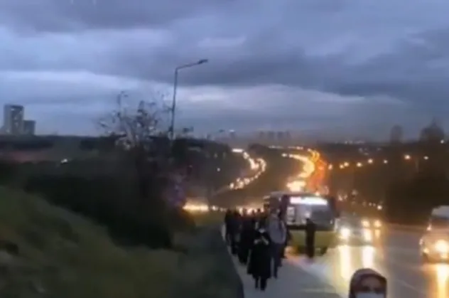 Yine İETT yine arıza! İstanbullu canından bezdi! Bu kez adres Halkalı