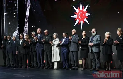 Ödülünü Başkan Erdoğan’ın elinden alan Emel Sayın: Onur ve gurur duydum ...