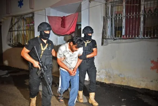 Adana'da DEAŞ'a şafak baskını: 7 gözaltı-4