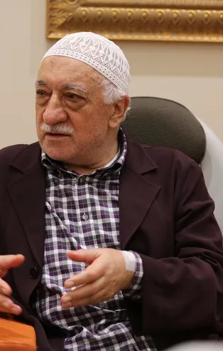 Kraliçe’den FETÖ’cü merkeze ziyaret!