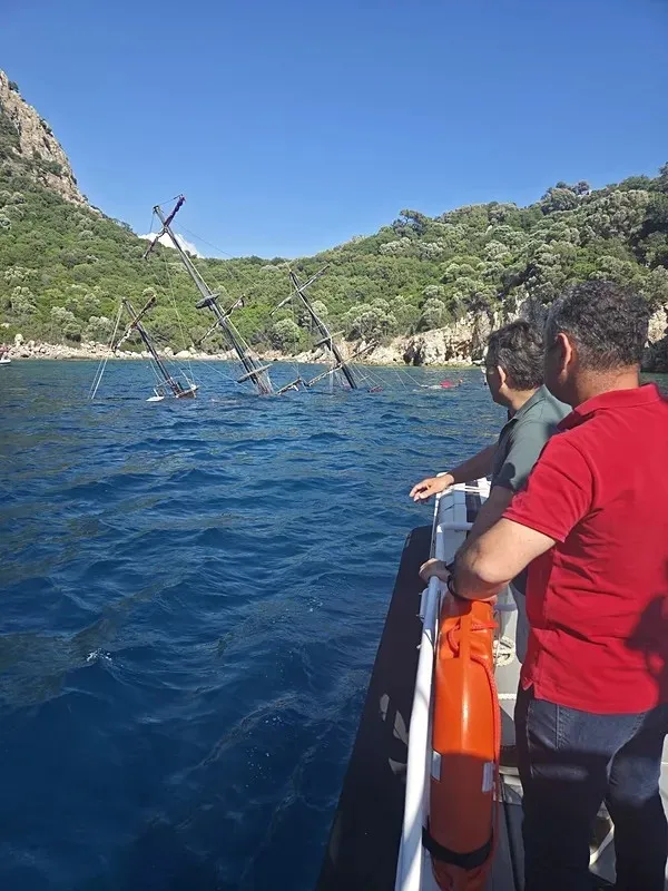 marmariste-denizde-panik-big-boss-isimli-tur-teknesi-batti-sahil-guvenlik-ekipleri-bolgeye-sevk-edildi-1780068567392.jpeg Marmaris’te denizde panik! Big Boss isimli tur teknesi battı: Sahil güvenlik ekipleri bölgeye sevk edildi-4