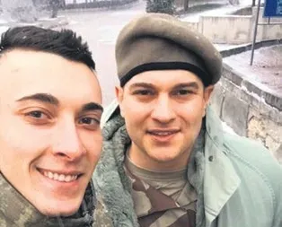 Çağatay Ulusoy ile Furkan Andıça asker arkadaşlarından yoğun ilgi