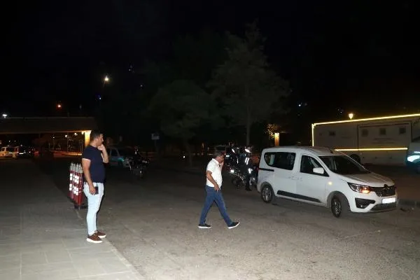 Gaziantep’te kimlik kontrolü yapan bekçileri bıçaklayan saldırgan vurularak öldürüldü-5