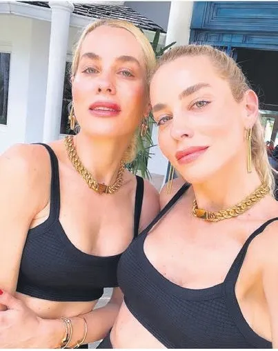 Güzel oyuncu Serenay Sarıkaya'nın kıyafeti baharı getirmiş dedirtti-8