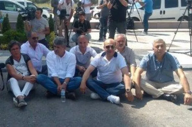 Kurultay isteyen CHP'liler açlık grevinde