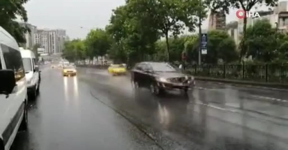 İstanbul güne yağmurla uyandı! Meteorolojiden Süper Hücre uyarısı