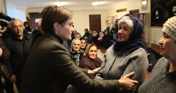 chpden-koronavirus-vurdumduymazligi-uyarilara-kulak-asmayip-kongre-yaptilar-1584274870119.jpg CHP'den koronavirüs vurdumduymazlığı! Uyarılara kulak asmayıp kongre yaptılar-2