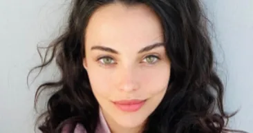 Tuvana Türkay ve ablası Katre bikinili halleriyle Bodrumu salladı! Abla-kardeşin benzerliği dikkat çekti